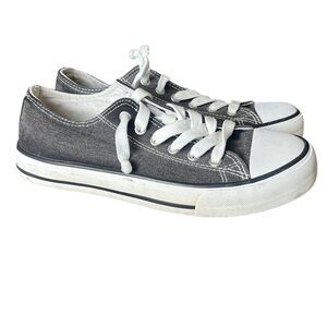 Sneakers ladies lace up gray. Very clean excellent condition.